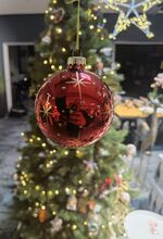 Vánoční ozdoba - koule červená se zlatým vzorem