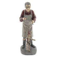 Dekorace muž s loutkou Pinocchio 36 cm